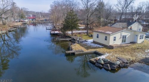 100 Tintle Ave, West Milford Lakes NJ  07480-4715 exterior