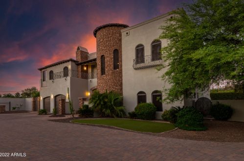 3675 59th Pl, Phoenix, AZ 85018-6116