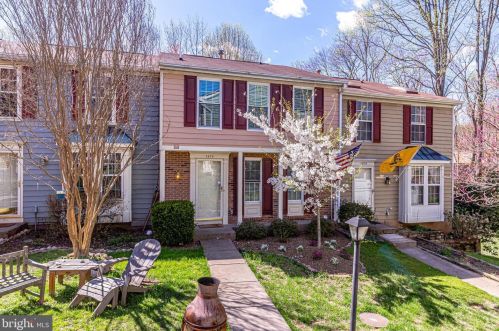 1573 Autumn Ridge Cir, Herndon, VA 20194-1571