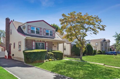 85-19 247th St, Jamaica, NY 11426-1823