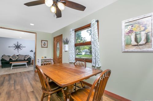 420 Oceanside St, Islip Terrace, NY 11752-1203