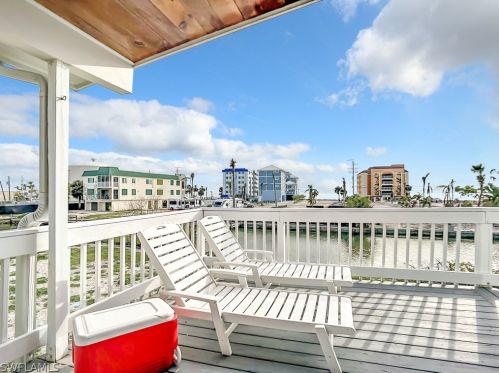 720 Matanzas Ct, Fort Myers Beach FL  33931-2120 exterior