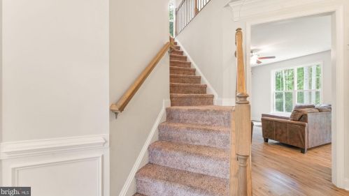 1077 Mountain View Rd, Fredericksburg VA  22406-4429 exterior