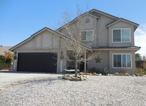 15855 Candlewood Dr, Victorville, CA 92395-4813