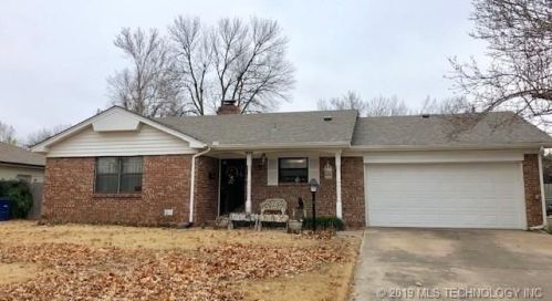 1856 57th Pl, Tulsa, OK 74105-8809