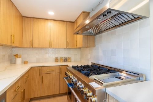 14633 Albers St, Van Nuys CA 91316-2602 exterior