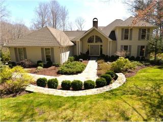 19 Cove Rd, Brookfield Center, CT 06804-1301