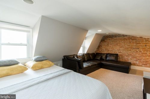 2220 Capitol St, Washington DC 20002-1106 exterior