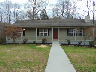 125 Overlook Ln, Clinton, TN 37716-6180