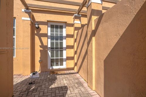 619 147th Ave, Hollywood, FL 33027-6106
