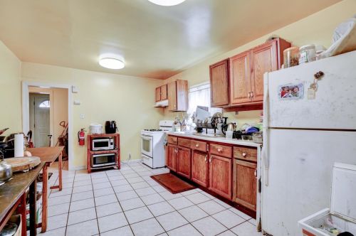 2543 Humboldt Ave, Oakland CA 94601-3222 exterior