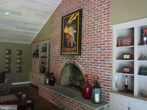 4 Sorrel Dr, Wilmington, DE 19803-1929