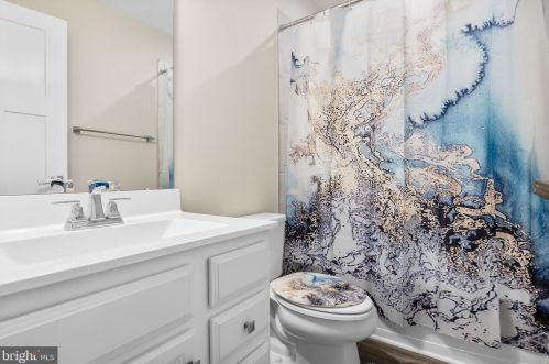 119 Nathan Dr, Riverton NJ  08077 exterior