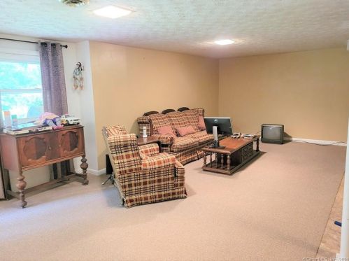 17 Overlook Dr, Plainville CT  06062-1512 exterior