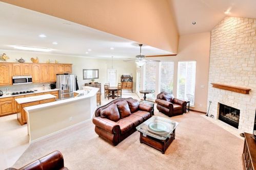 4 Oak Run Ct, Midlothian TX  76063-2877 exterior