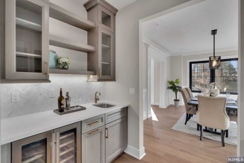 39 Pinehill Dr, Upper Saddle River NJ  07458-1927 exterior