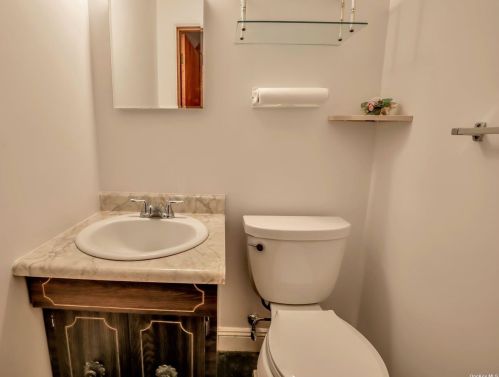 45 Ward St, Westbury NY  11590-2929 exterior