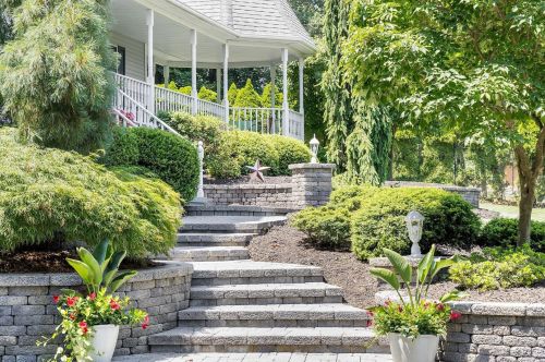 8 Cherry Ln, Mount Sinai, NY 11766-1407