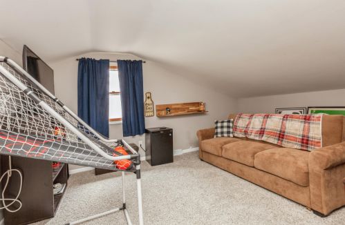 4701 Loomis Rd, Milwaukee WI  53220-4822 exterior