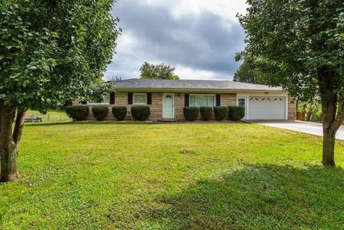104 Maple Dr, Berea, KY 40403-9719