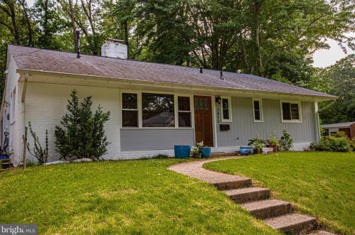 7415 Hastings St, Springfield, VA 22150-4107