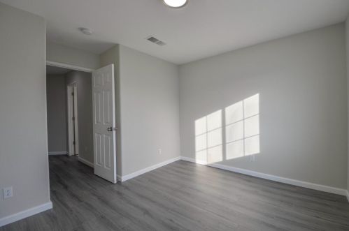 490 Santa Barbara St, Los Banos CA  93635-6324 exterior