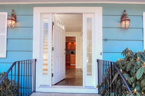 21 Nuthatch Hill Rd, Bridgeport, CT 06611-2612