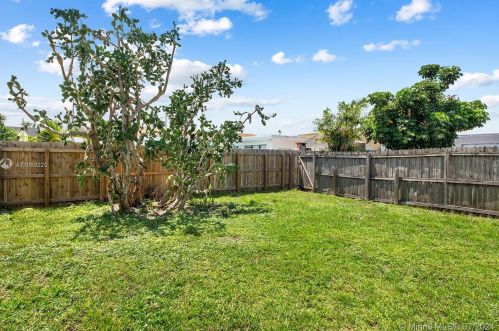 822 20th Ave, Hollywood FL  33020-3502 exterior