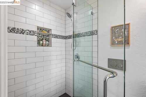 4817 Brookdale Ave, Oakland CA  94619-2510 exterior