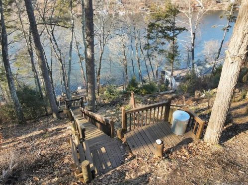 59 Lakeview Terrace Ext, Sandy Hook CT  06482-1467 exterior