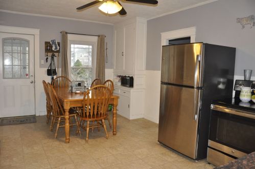 4 Fairview Ave, Nashua NH 03060-4105 exterior