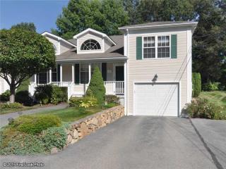 28 Orchard Meadows Dr, Smithfield, RI 02917-1846