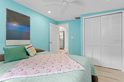 5210 20th Ave, Saint Petersburg FL  33707-4908 exterior