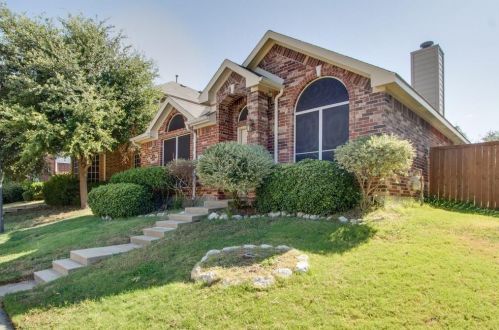 3908 Braxton Ln, Lewisville TX  75028-8801 exterior