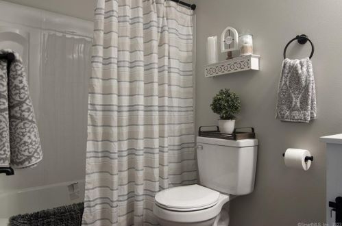 327 Burnham Hwy, Norwich CT  06351-3149 exterior