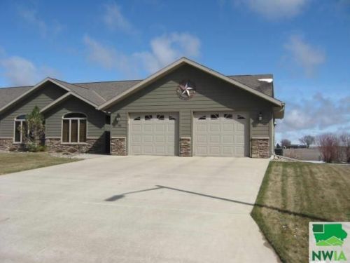 1709 Wolfpack Dr, Perkins, IA 51239-4701