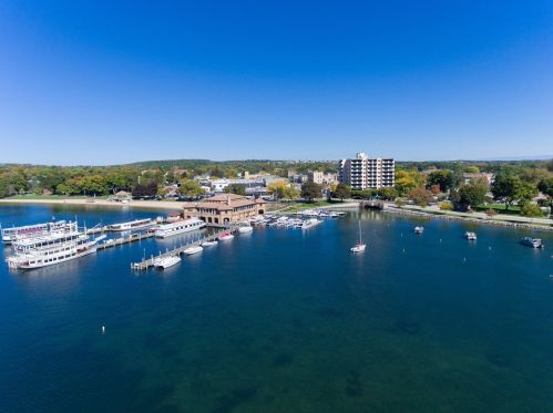 101 Broad St, Lake Geneva WI  53147-2000 exterior