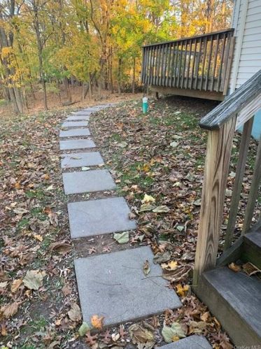39 Lake Rd, Valley Cottage, NY 10989-2340