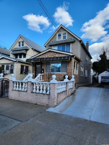 111-57 147th St, Jamaica, NY 11435-5820