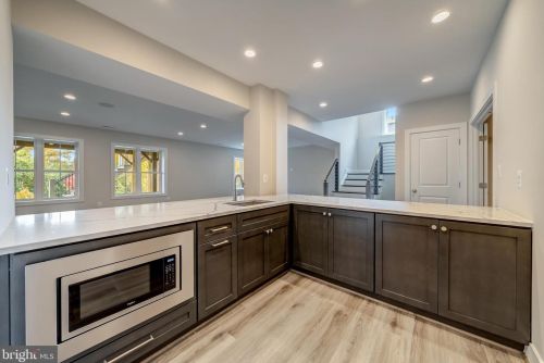 6580 Brooks Pl, Falls Church VA  22044-1105 exterior