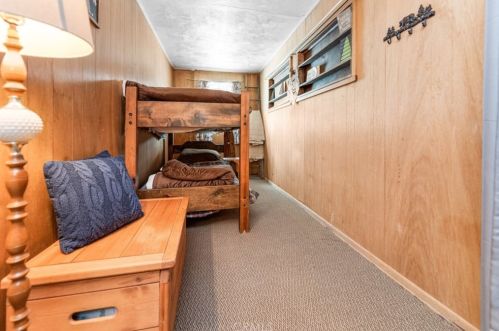 340 Sherwood Blvd, Big Bear City CA  92314 exterior