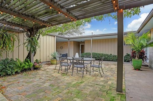 319 Barracuda Ave, Galveston TX 77550-3224 exterior