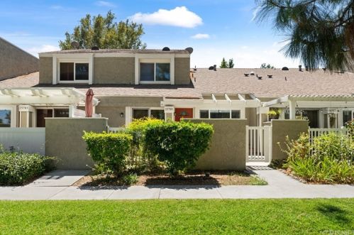 25785 Tournament Rd, Santa Clarita, CA 91355-2322