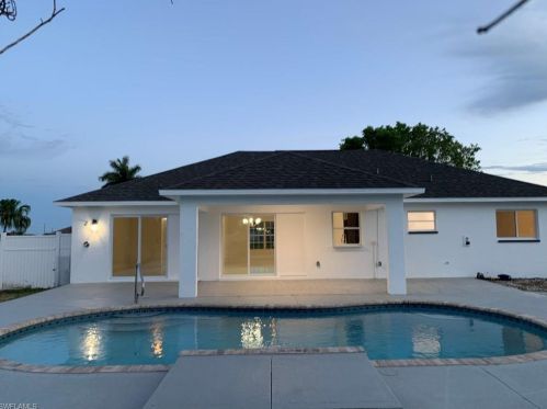 1025 14th Ter, Cape Coral, FL 33909-1498