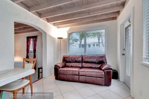 320 4 Ave, Delray Beach FL  33444-2717 exterior