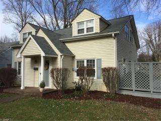 2253 Sherwood Dr, Winston Salem, NC 27103-4424