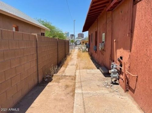 329 12 St, Phoenix AZ 85086-6477 exterior