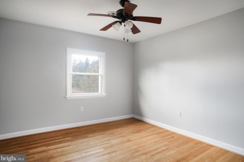 288 Cave Spring Ln, Edinburg VA  22824-3404 exterior