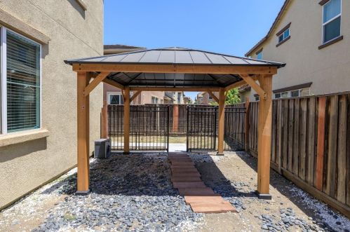 17122 Pacific Oak Ln, Lathrop CA  95330-8526 exterior