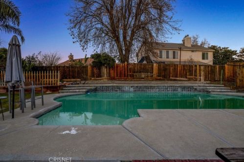 10016 Roehampton Ave, Bakersfield CA  93312-5348 exterior